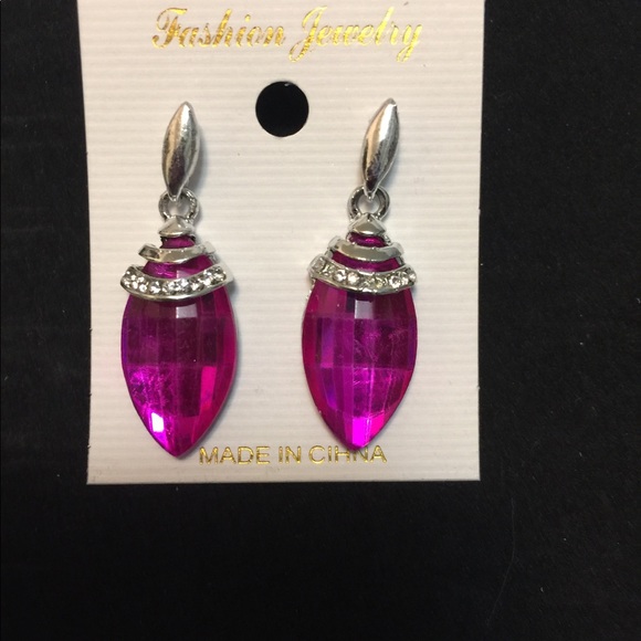 🌻(SOLD) Glamorous Lot of Earrings - Picture 5 of 5